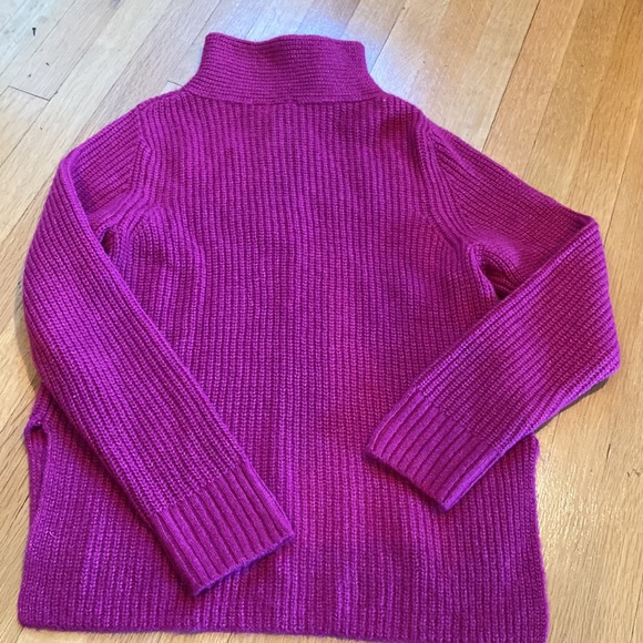 Gap Sweater- Excellent condition! - Picture 3 of 3